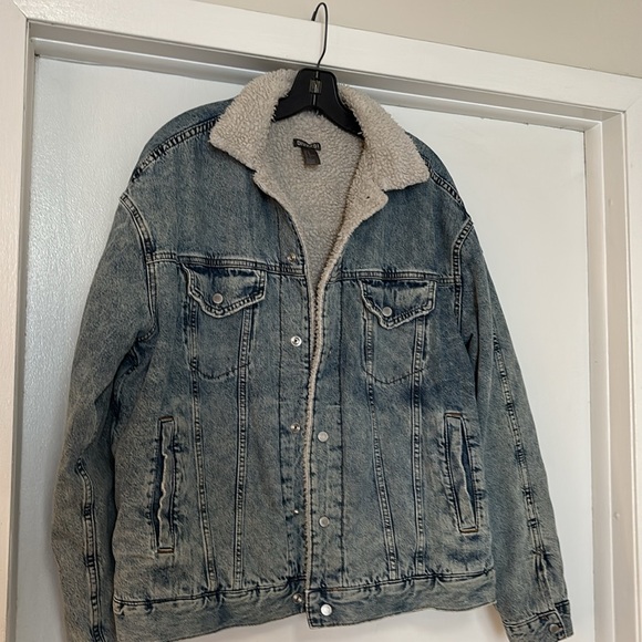 Distressed fleece lined denim jacket size M unisex - Picture 3 of 10